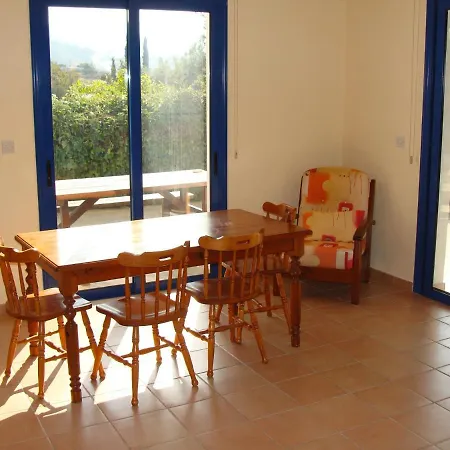 Willa In Sleeps 6 Includes Swimming Pool Air Con And Wifi 0 Argaka