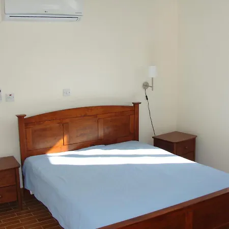 In Sleeps 6 Includes Swimming Pool Air Con And Wifi 0