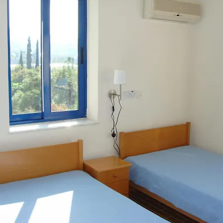 Vilă In Sleeps 6 Includes Swimming Pool Air Con And Wifi 0 *