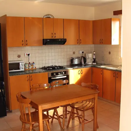 In Sleeps 6 Includes Swimming Pool Air Con And Wifi 0
